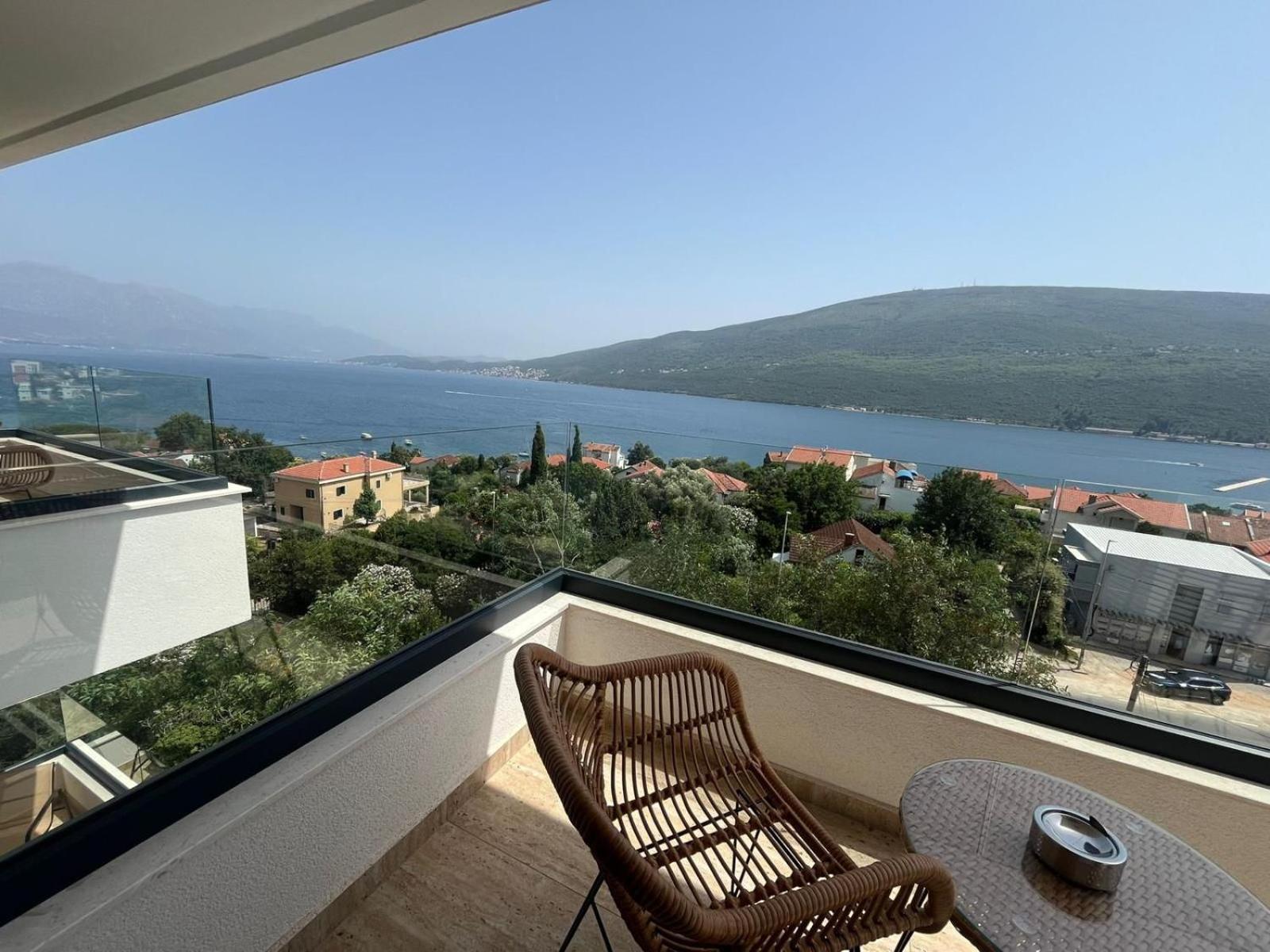 Penthouse Apartment Mit Meerblick In Der Bucht Von Kotor - 400M Bis Zum Strand Herceg Novi Exterior photo