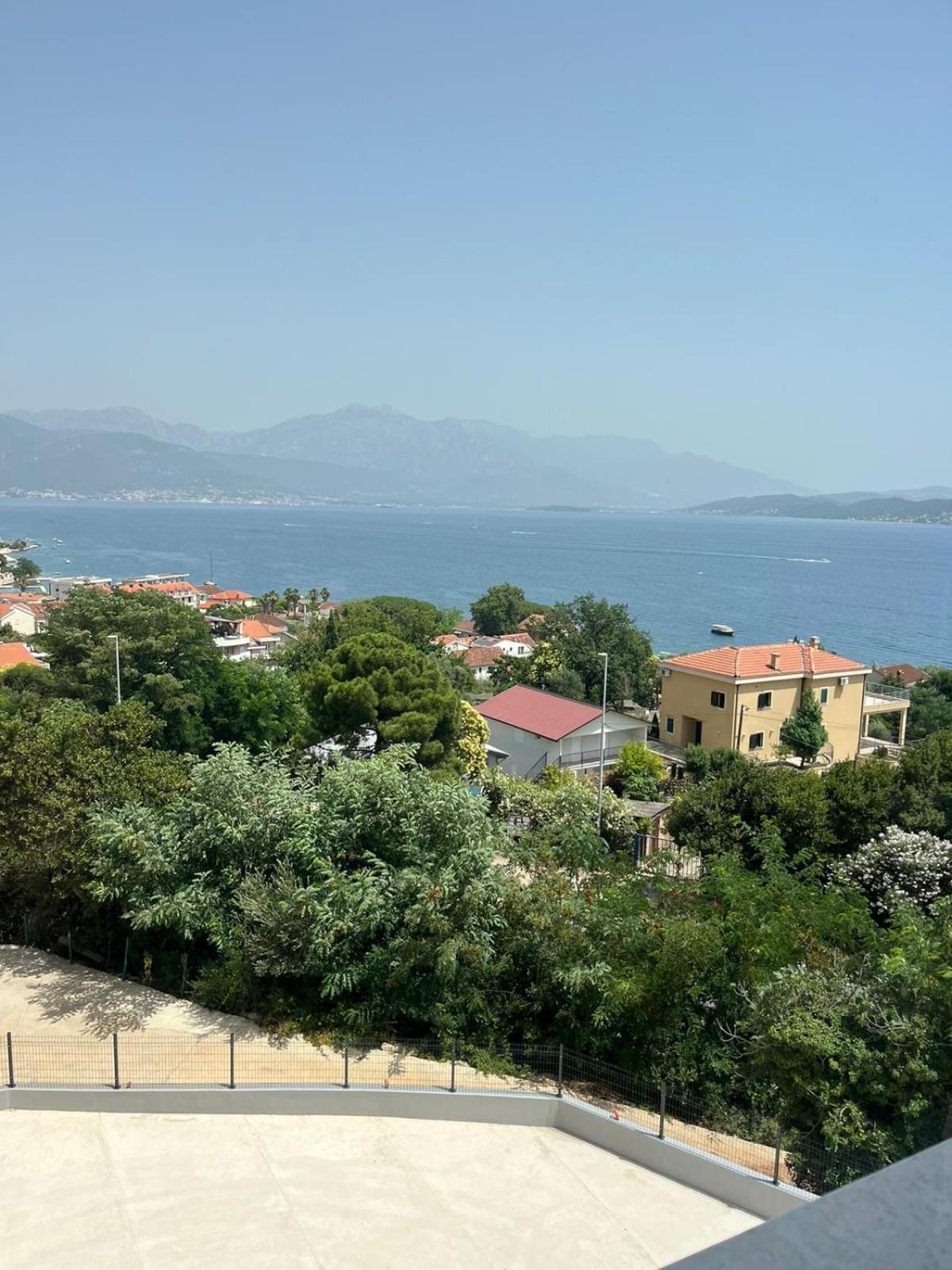 Penthouse Apartment Mit Meerblick In Der Bucht Von Kotor - 400M Bis Zum Strand Herceg Novi Exterior photo