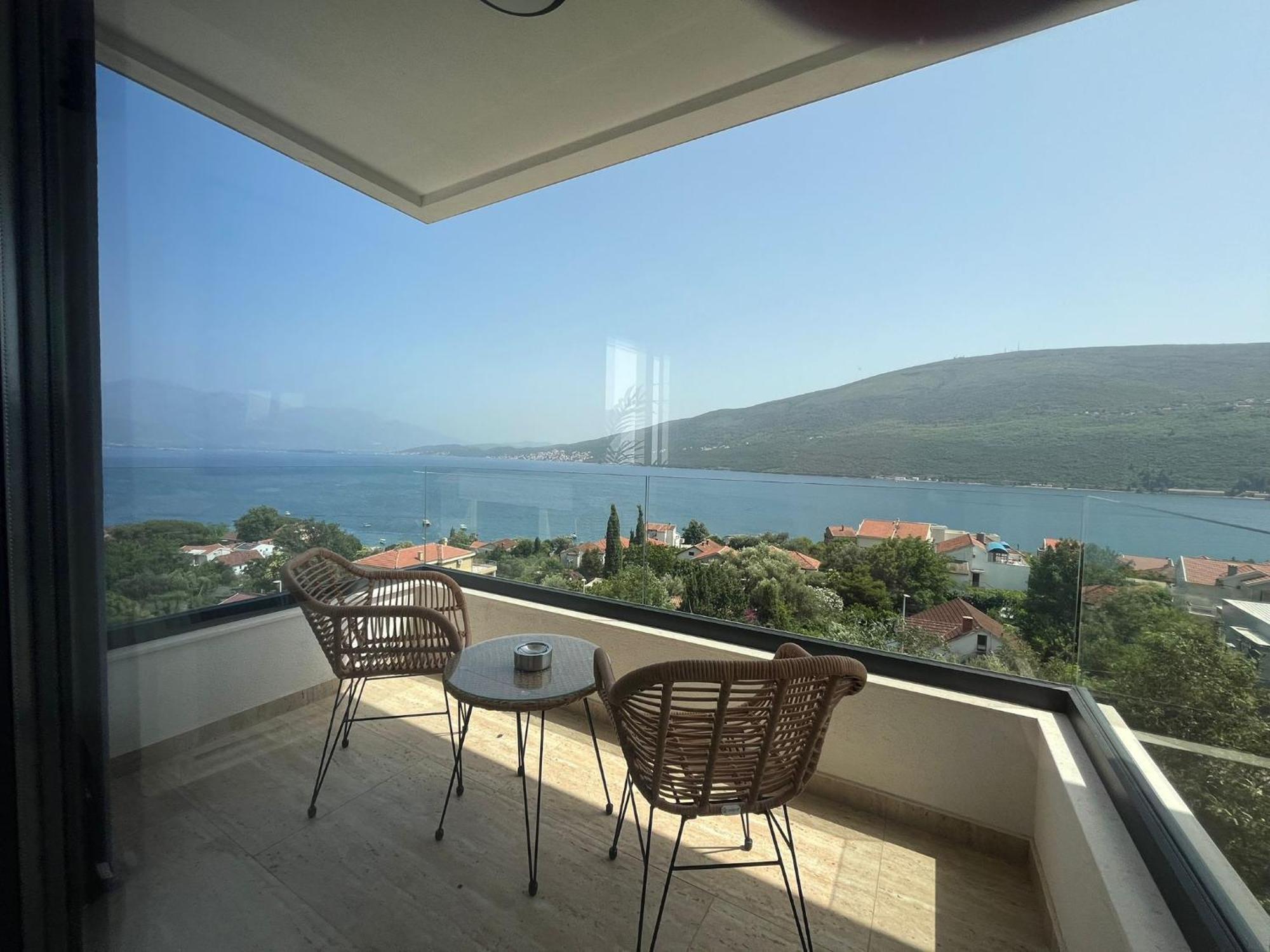 Penthouse Apartment Mit Meerblick In Der Bucht Von Kotor - 400M Bis Zum Strand Herceg Novi Exterior photo