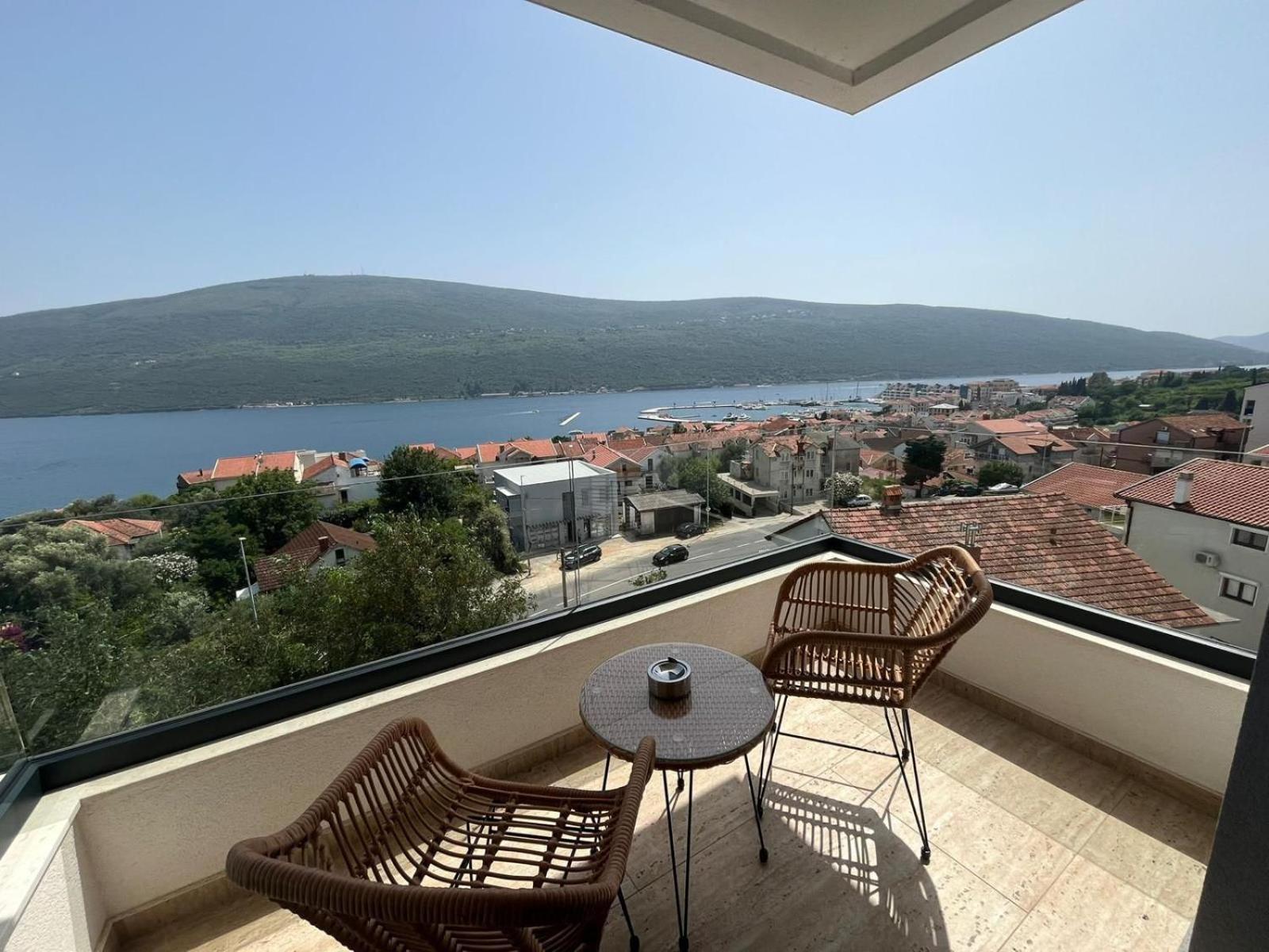 Penthouse Apartment Mit Meerblick In Der Bucht Von Kotor - 400M Bis Zum Strand Herceg Novi Exterior photo