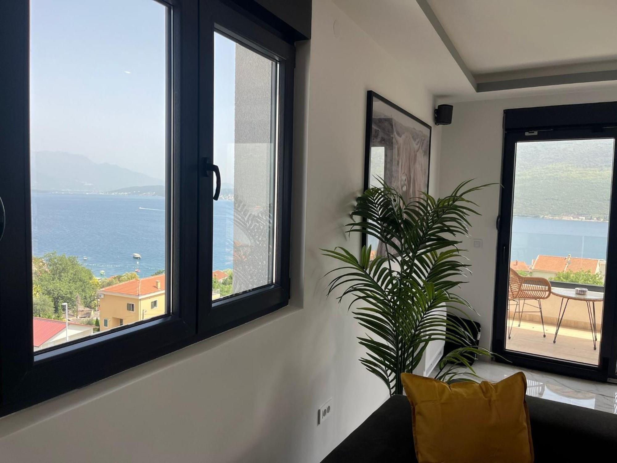 Penthouse Apartment Mit Meerblick In Der Bucht Von Kotor - 400M Bis Zum Strand Herceg Novi Exterior photo