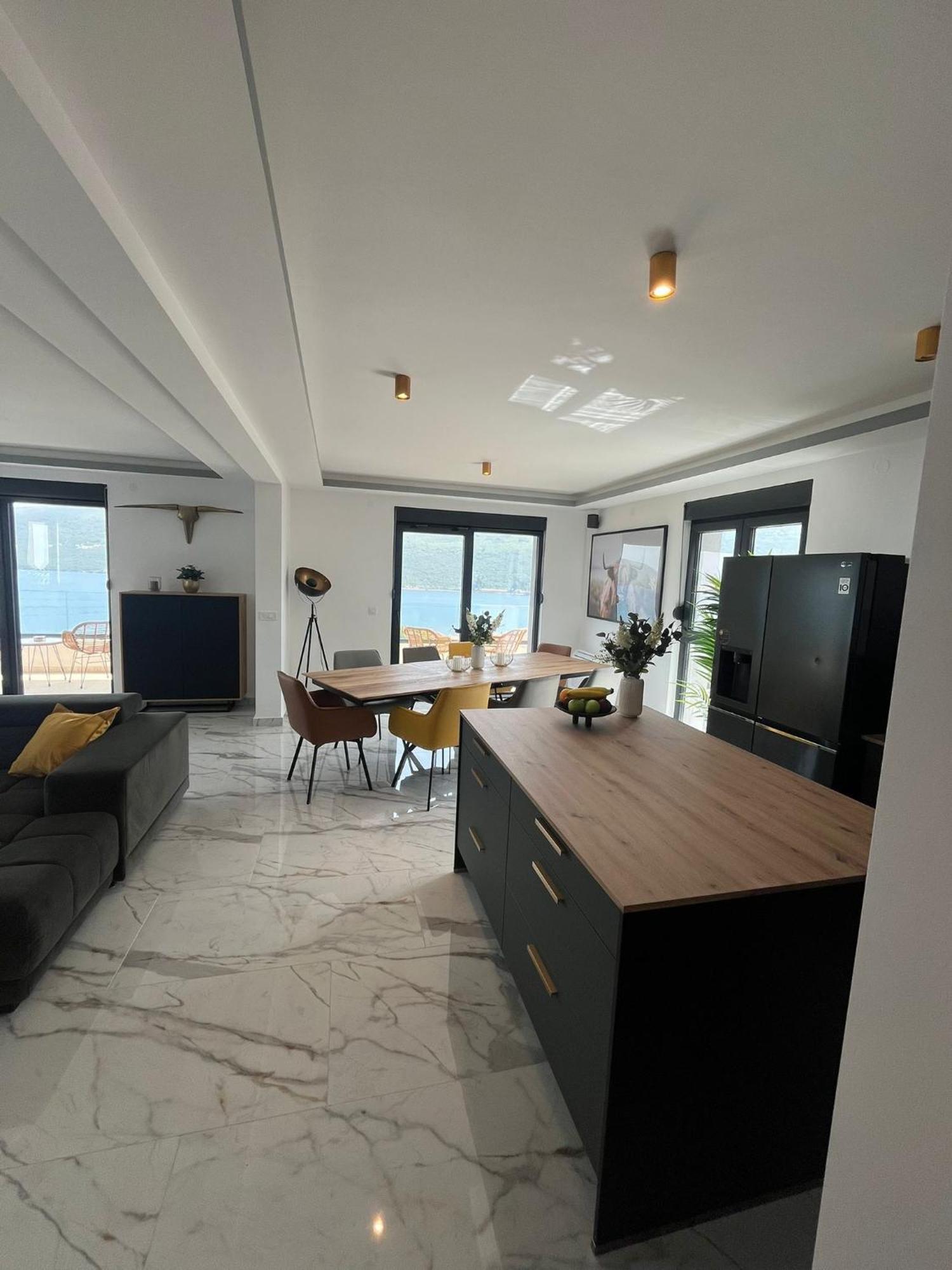 Penthouse Apartment Mit Meerblick In Der Bucht Von Kotor - 400M Bis Zum Strand Herceg Novi Exterior photo